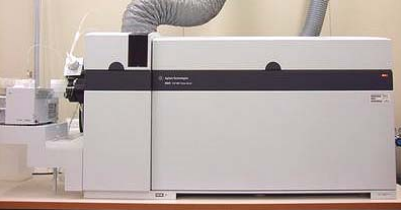 トリプル四重極ICP/MS Agilent 8800装置外観